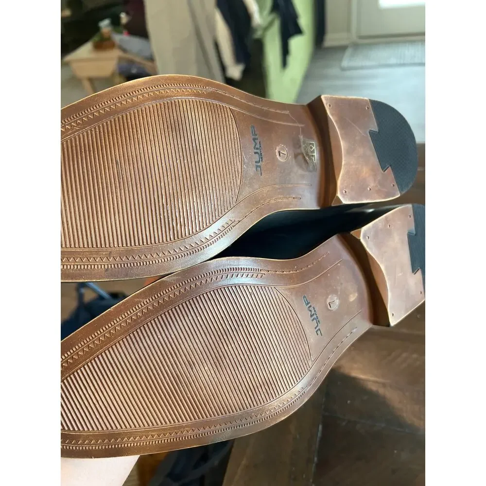 Never worn Jump mens size 7 black dress shoes
